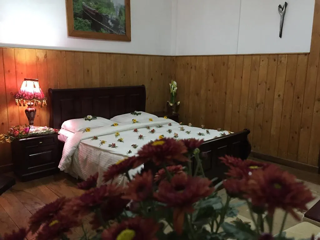 The Trevene Hotel Nuwara Eliya 2*,